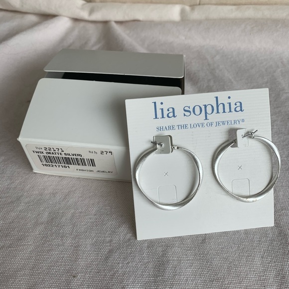 Earrings - Picture 2 of 3